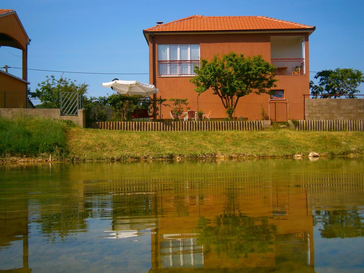 Apartman Boki เทรบินเย ภายนอก รูปภาพ